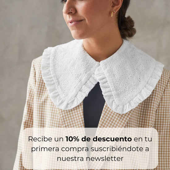 Blazer Vichy beige mujer con CUELLO independiente NOY (not only yoga) modelo CÉCILE de algodón orgánico blanco atado con botón en la parte delantera y combinado con top Hera