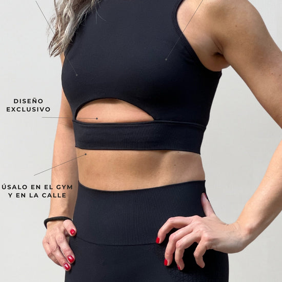 Top yoga mujer marca NOY (not only yoga) modelo HERA sin costuras tono negro black lava 