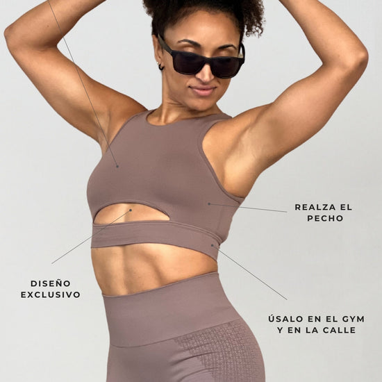 Top yoga mujer marca NOY (not only yoga) modelo HERA sin costuras tono taupe marron