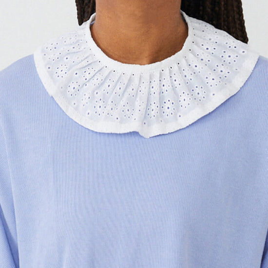 Sudadera con CUELLO independiente NOY (not only yoga) tipo volante modelo Chloë de algodón orgánico blanco atado con lazo en la parte trasera