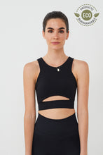 Cargar imagen en el visor de la galería, Vista frontal top yoga mujer marca NOY (not only yoga) modelo HERA con apertura bajo pecho y espalda tono negro black lava
